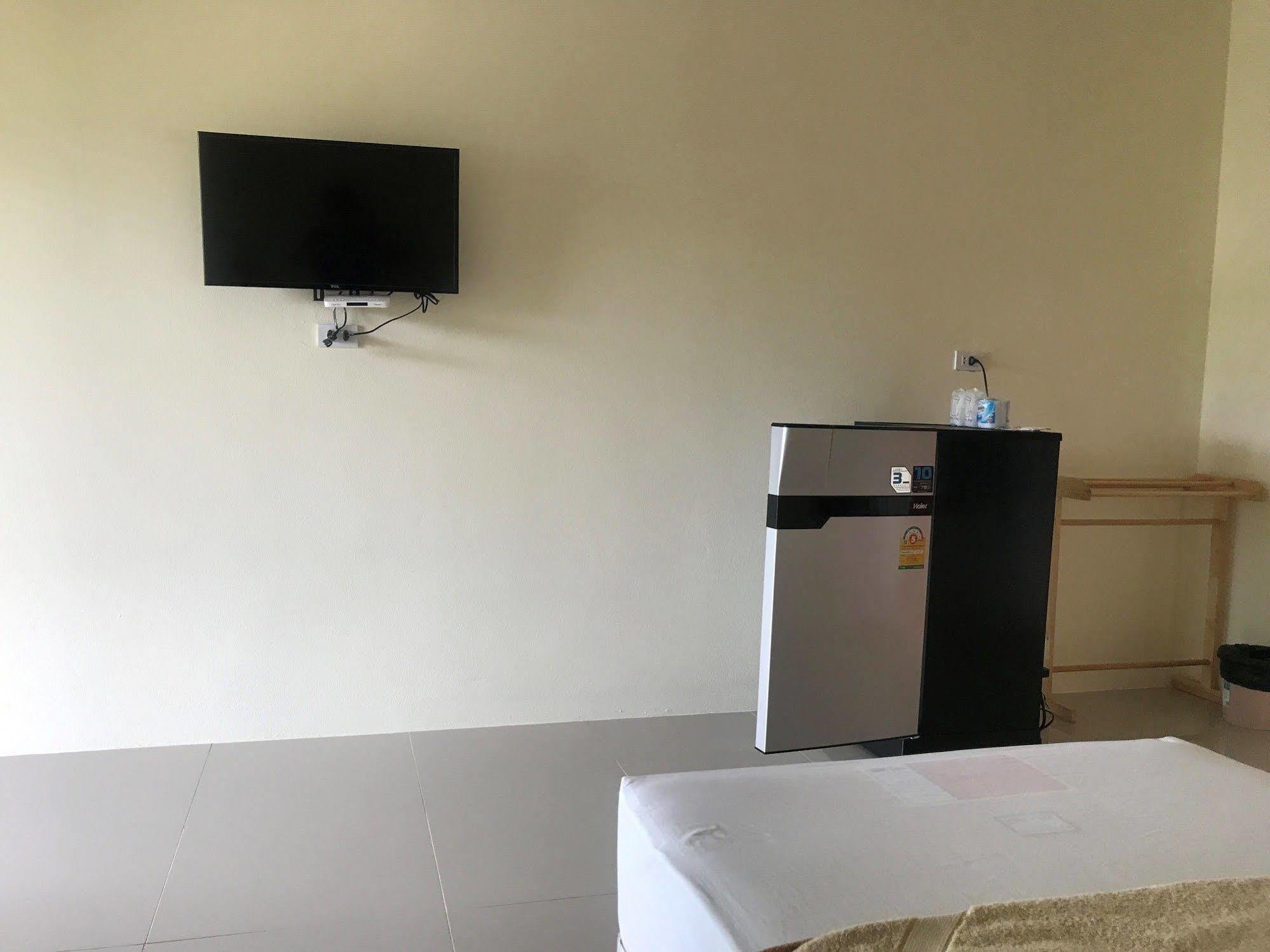 Sangtong Beach Resort Laem Sing Exterior photo